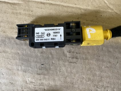 Snímač nárazu pravý Audi A3 4B0 959 643 E 4B0959643E