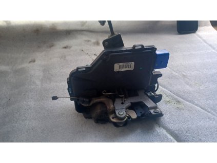 Zámek dveří pravý přední VW 3D1 837 016 3D1837016