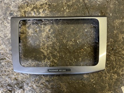 Rámeček autorádia VW Passat B6 3C0 858 069 AE 3C0858069AE