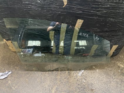 Sklo prave přední Seat Altea