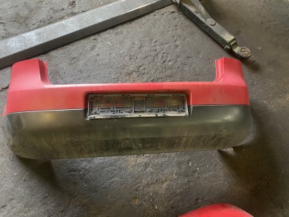 Zadní nárazník VW Golf V