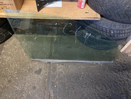 Sklo práve přední VW Golf VI