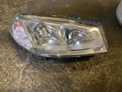 Přední světlo práve Renault Mégane