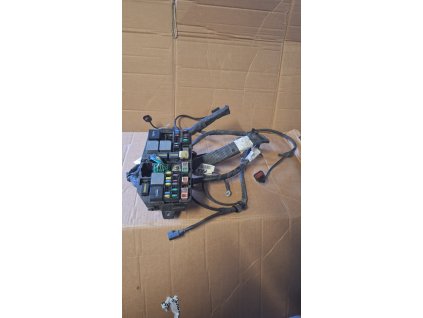Pojistková skříň Ford Mondeo mk3 1S7T-14A142-AA 1S7T14A142AA