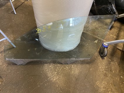 Sklo levé přední VW Passat B5.5