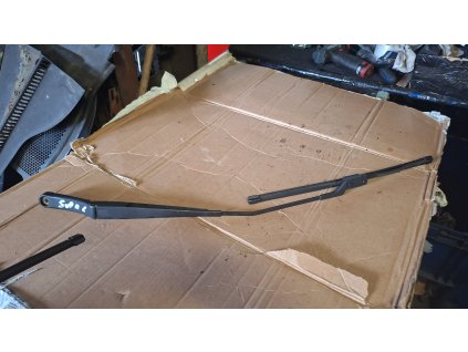 Stěrač levý Škoda Superb 2 3T2955409A 3T2 955 409 A