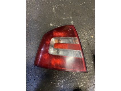 Zadní levé světlo Škoda Octavia 2 hatchback 1Z5 945 095 A 1Z5945095A
