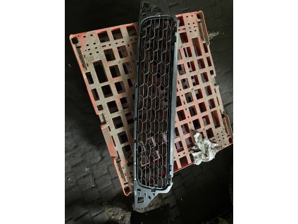Středová mřížka předního nárazníku Dacia Duster 62254 0347 R 622540347R