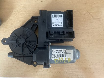 Motorek stahování oken levý přední Škoda Octavia 2 1T0 959 701 E 1T0959701E 1K0 959 793 K 1K0959793K