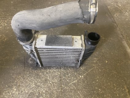 Intercooler pravý Audi A4 8E0 145 806 M 8E0145806M