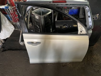 Dveře pravé přední VW Golf VI Kód barvy LR7L