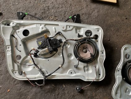 Stahovačka leva přední s motorkem Fabia 1 6Q1 959 801 6Q1959801