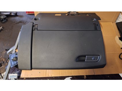 Kastlík spolujezdce Audi A8 D4 4H1 857 096 E 4H1857096E