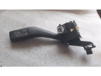 Páčka pod volant k ovládání směrových světel Škoda Octavia 2 1K0953513E 1K0 953 513 E