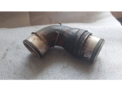 Hadice plnícího vzduchu VW Škoda Seat Audi  038 131 111 A 038131111A