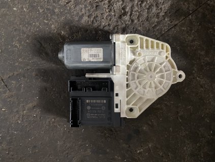 Motorek stahování oken pravý přední VW Passat B6 1K0 959 702 K 1K0959702K 1K0 959 792 G 1K0959792G