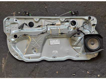 Levá přední stahovačka VW Polo 6Q3837401S s reproduktorem 6Q0035411A