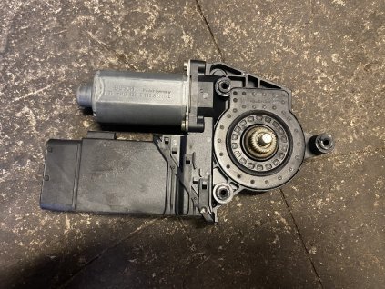 Motorek stahování oken 0 130 821 694 0130821694 105415-301 105415-301