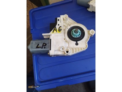 Motorek stahování okna levý přední audi A6 4f 4F0 959 802 A 4F0959802A