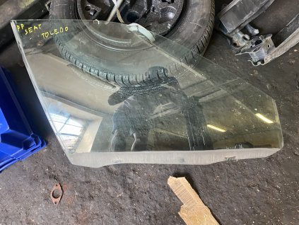 Sklo pravé přední Seat Toledo