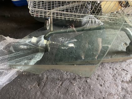 Sklo levé přední Škoda Octavia 2