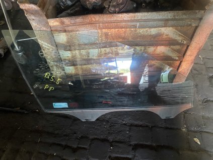 Sklo pravé přední VW Passat B5.5