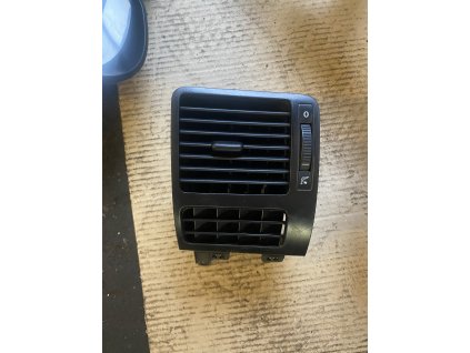Průduch ventilace VW Touran 1T0 819 704 A 1T0819704A