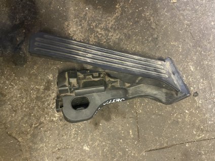 Plynový pedál VW Jetta