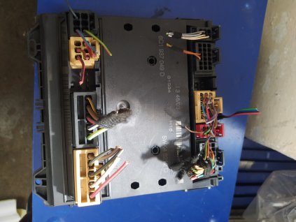 Komfortní jednotka 6Q1937049D - Centrální řídicí jednotka komfortní elektroniky VW Polo 9N/Fox