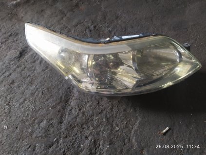 Právě přední světlo citroen C4
