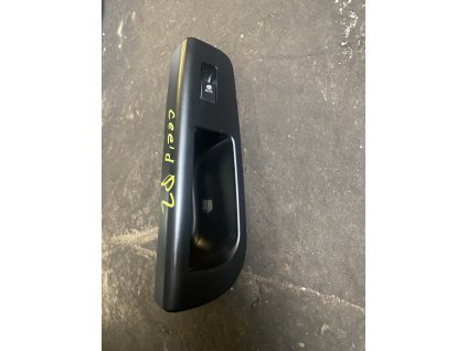 Madlo dveří pravé zadní s tlačítkem ovládáním okna Kia Ceed 82301-1H000 82301-1H000