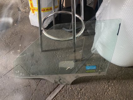 Sklo levé přední Škoda Fabia 2