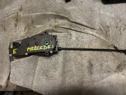 Zámek pátých dveří Mercedes E-Class W 212 Combi  A 204 750 0060 A2047500060