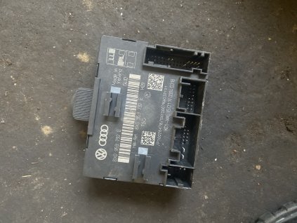 Řídicí jednotka dveří práva přední Superb 2 8X0 959 792 E 8X0959792E