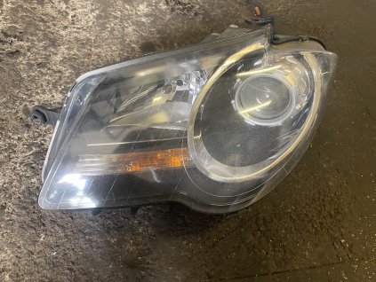 Přední levé světlo VW Touran (lehce poškrábané)