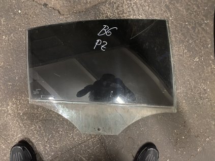 Sklo pravé zadní VW Passat B6 sedan