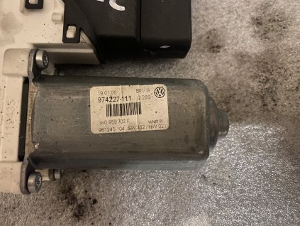 Motorek stahování oken levý zadní VW Passat B6 1K0 959 703 F 1K0959703F 974227-111 974227-111