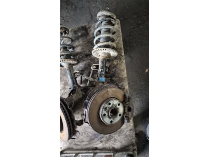 Těhlice pravá VW Transporter T5 Multivan 141500313327