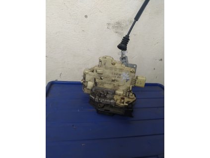 Zámek dveří  Pravy Predni passat b6 3C1 837 016 A 3C1837016A