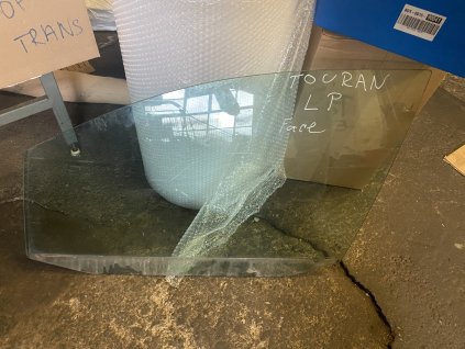 Sklo levé přední VW Touran facelift 2008