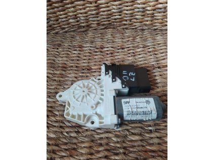 Motorek stahování oken levý zadní Octavia 2 1K0 959 703 E 1K0959703E