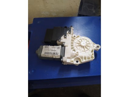Motorek stahování oken pravý zadní Octavia 2 1K0 959 704 E 1K0959704E