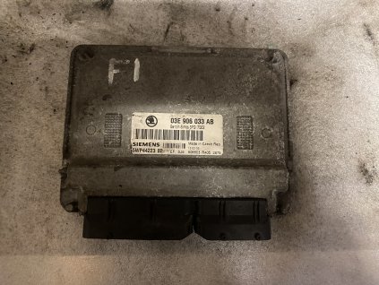 Řidicí jednotka motoru Škoda Fabia 1 03E 906 033 AB  03E906033AB