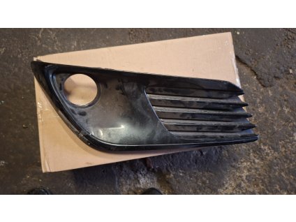 Krytka předního nárazníku Toyota Auris 2 81482-02570 8148202570