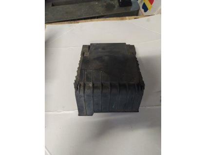 Kryt pojistek 1K0 937 132 F 1K0937132F