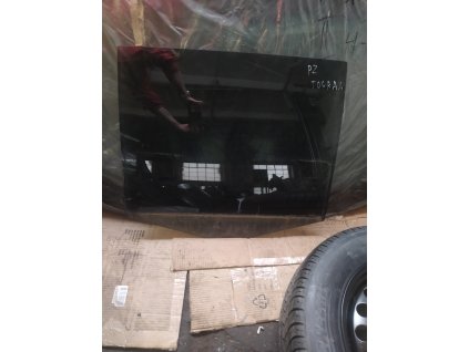 Pravé zadní sklo Touran