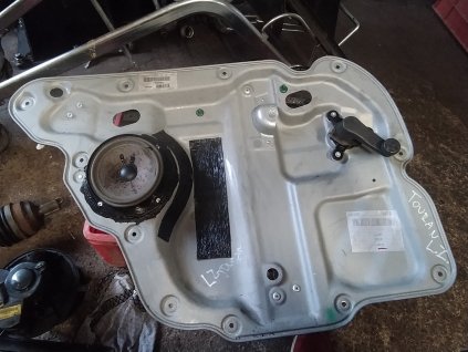 Levá zadní stahovačka VW Touran 1T0 839 461 L 1T0839461L