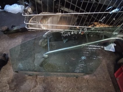 Levé přední sklo Touran