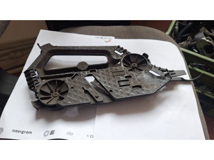 Držák předního světla pravý Škoda Octavia 2 1Z0 941 340 1Z0941340