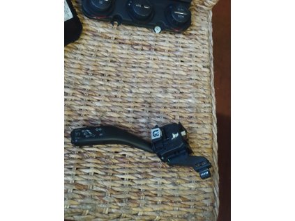 Ovládací pačka směrových světel s tempomatem 1K0 953 513 F 1K0953513F